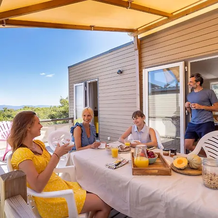 Le Mediterranee キャンプ場